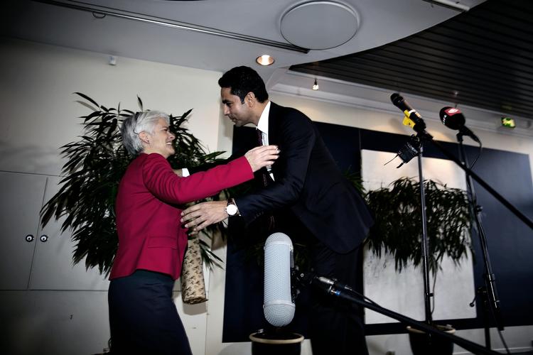 Overdragelse Manu Sareen overtog sit ministerium fra SF'eren Annette Vilhelmsen, da SF trådte ud af regeringen. 