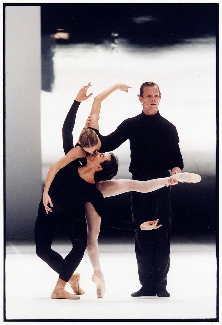 FØLELSESMASKINE. Lloyd Riggins kan i rollen som den store præcisionskoreograf få styr på dansernes lidenskaber men ikke på sine egne længsler. 