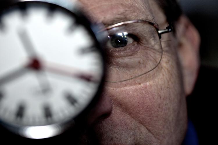 Rettidighed. Klokken vil falde i slag for lokale bladhuse, der ikke konsoliderer sig, og derfor er den nye jysk-fynske avisfusion en god ide, mener Anker Brink Lund. 