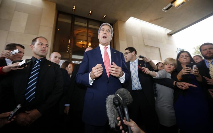 Atommøde. John Kerry til møde om en atomaftale med Iran sidste år. Iran og USA er stadig ikke de bedste venner, og den amerikanske udenrigsminister mener ikke, Iran skal med på en konference om kampen mod Islamisk Stat 