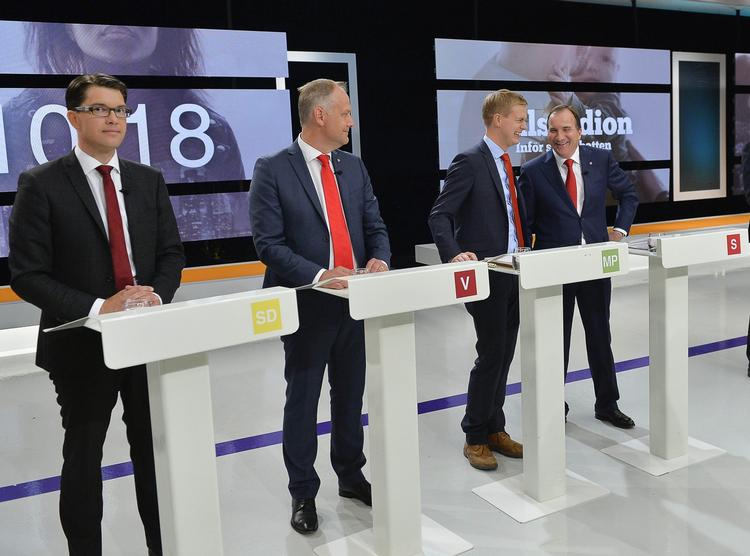 Upopulær. De øvrige partiledere vendte sig fra Jimmie Åkesson - i mere end én forstand - i den afsluttende partilederrunde. 