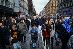 FREDELIG FELTTOG. Optoget mod Islamisk Stat gik i fred og ro gennem Nørrebrogade i København med 400 deltagere. 
