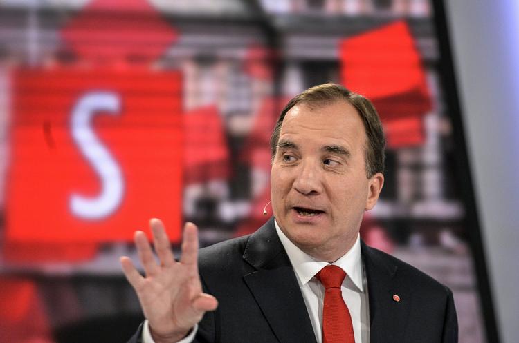 FAVORIT. Stefan Löfven fra Socialdemokraterna ligner på nuværende tidspunkt en kommende svensk statsminister, men han får travlt med at trække borgerlige partier henover midten efter valget i morgen. 