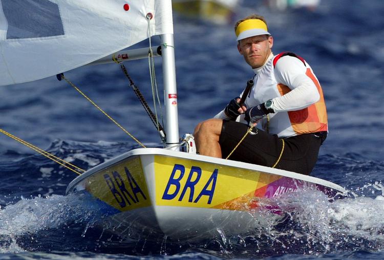 OL-LEGENDE. Efter to guld- og en sølvmedalje i laserjolle skiftede Robert Scheidt til starbåd og vandt yderligere to OL-medaljer, men nu er den 41-årige brasilianer tilbage i laserjollen og fører VM. 