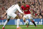 matchvinder. Angel Di Maria (th) havde ikke den bedste start for Manchester United i kampen mod QPR, men så scorede argentineren på frispark og derefter løftede matchvinderen sit spil betydeligt. 
