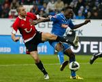 hæder. Leon Andreasen (tv) har været plaget af skader under sit ophold i tysk fodbold. Men danskeren er nu kommet på ugens hold efter gode kampe for Hannover. 