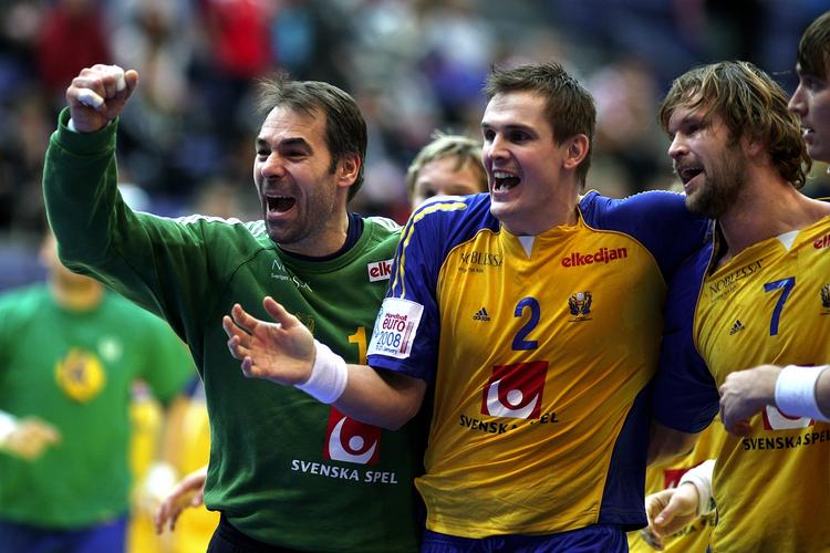 LEGENDE. Tolv medaljer ved OL, VM og EM vandt Sverige med Tomas Svensson (tv.) som målmand. 
