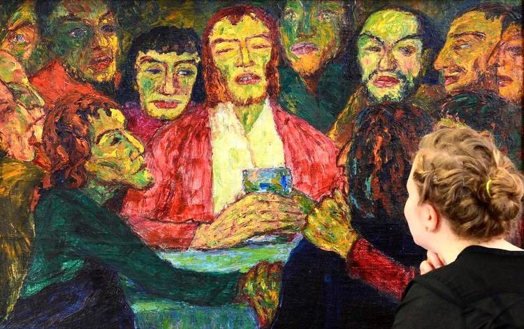 Danmark. Emil Noldes 'Nadveren' ejes af Statens Museum for Kunst (SMK). I en ny rapport fra to jødiske organisationer fremhæves det, at museet i slutningen af 2013 blev anklaget for at have dette maleri og to andre værker, der formentlig blev beslaglagt af nazisterne. Museet siger, at Nolde fik maleriet tilbage og testamenterede det til SMK. 
