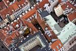 lavprisområde. Det kan godt være, at mange føler, at det er dyrt at købe lejlighed i København, men i Paris og Amsterdam er det dobbelt så dyrt. 
