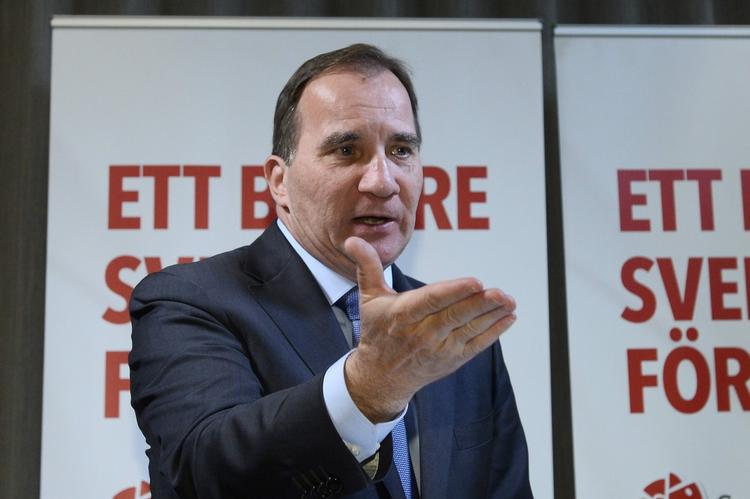 Flertalspres. Sveriges kommende statsminister, Stefan Löfven, har svært ved at danne flertal i Riksdagen. Efter valgsejeren i søndags sagde han dog, at han »absolut ikke« har tænkt sig at haste en regering frem. 
