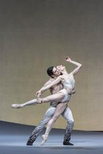 Evighedsøjeblik. Med indtrængende intensitet danser Marianela Nunez og Federico Bonelli en pas de deux fra Christopher Wheeldons prisbelønnede 'Aeternum'. 