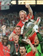 TRIUMFEN. Da Manchester United i 1999 lige til allersidst slog Bayern München 2-1 i Champions League-finalen, var det endnu en engelsk sejr over et tysk hold i en stor finale. 