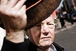 Medier. I dag uddeles der en stor stak fyresedler i DR. Det er allerede meldt ud, at man nedlægger UnderholdningsOrkestret. Den beslutning kritiserer DR's næstformand, Ole Hyltoft. 