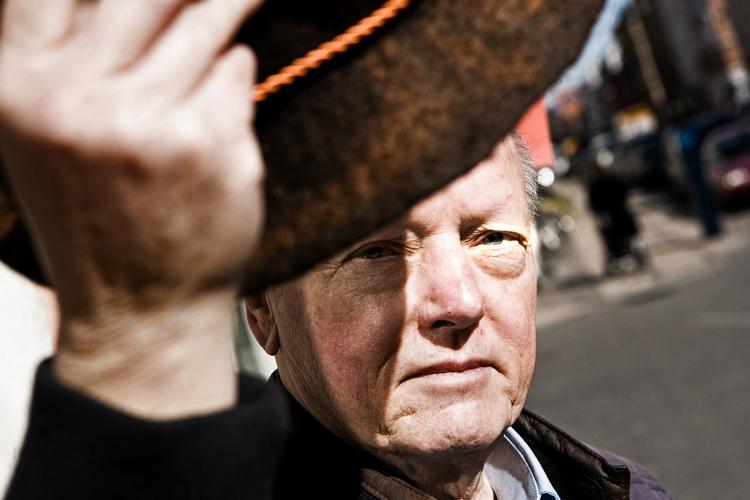 Medier. I dag uddeles der en stor stak fyresedler i DR. Det er allerede meldt ud, at man nedlægger UnderholdningsOrkestret. Den beslutning kritiserer DR's næstformand, Ole Hyltoft. 