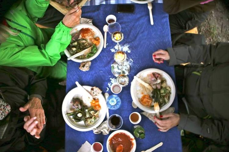 Fejring. Københavns er Europas grønne hovedstad i 2014 og derfor skal byens mange fødevareproducenter fejres med en høstfest og mad til 2.500 gæster ved et 800 meter langt bord. 