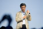 farvel. Kunimasa Suzuki er chef for Sonys mobilenhed, som nu skiller sig af med hver syvende medarbejder. 