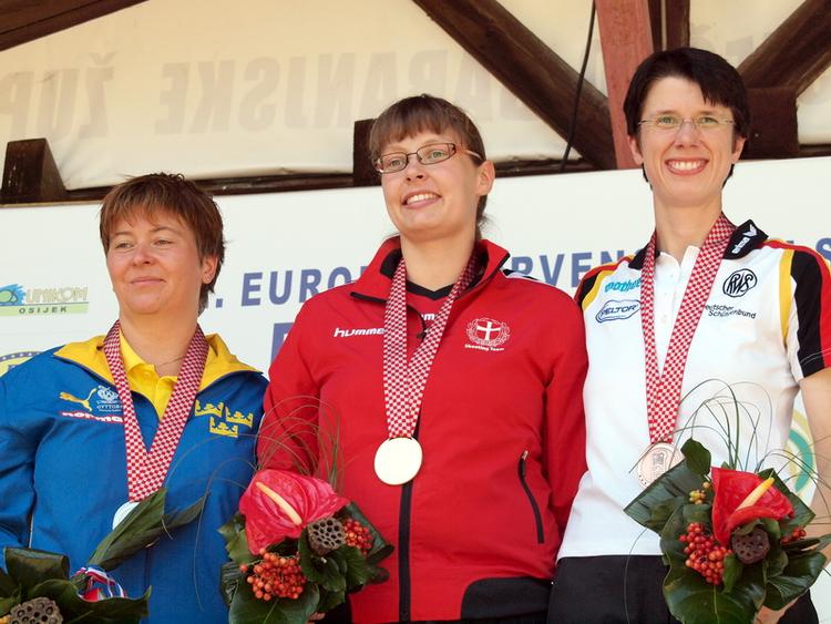 EM-guld. Riffelskytten Charlotte Jakobsen (midt) har masser af titler og rekorder at prale af. 