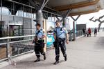 Terrortrussel. Bevæbnet politi patruljerer i Gardermoen lufthavn i dag. 