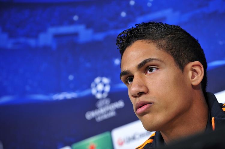 kontrakt. Real Madrids-forsvarspiller Raphael Varane har forlænget sin kontrakt frem til 2020. 