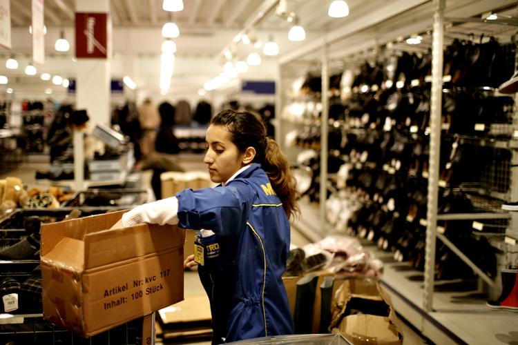 Engros. Ejerne Metro Group overvejer at lukke danske varehuse. Der er godt 7.000 ansatte i Danmark. 