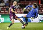 ærkefjendeopgør. FCK's Stephan Andersen fælder FC Midtjyllands Kristian Bak Nielsen i straffesparksfeltet. 
