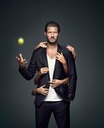 Fristet. »Synes man, at jeg er en klovn, vil man stadig synes, jeg er en klovn efter det her«, siger Fetterlein om det nye program. Foto: Rune Lindø (PR)