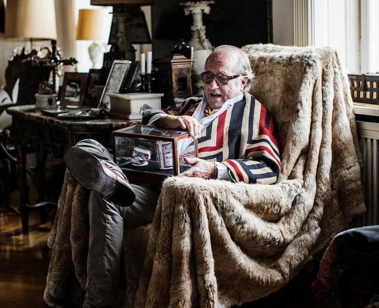 Erik Brandt. Modeskaberen og forretningsmand (født 16. oktober 1943). Opbyggede med hustruen, Margit, firmaet Margit Brandt Design, hvor han tog sig af det forretningsmæssige, mens hun tog sig at det kreative. Erik Brandt udgav i 2005 erindringsbogen 'Brandt'. Han deltager i efterårets udgave af 'Vild med Dans' på TV 2, hvor han danner par med Vivi Siggaard. 