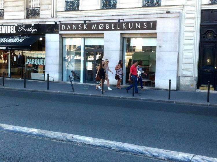parisisk. Dansk Møbelkunst på venstre Seinebred vækker kunstsamlernes interesse. 