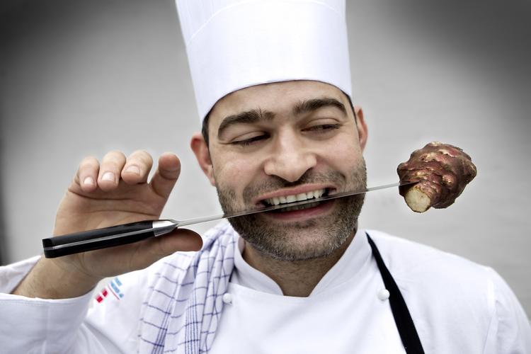 Eftertragtet. Den kendte Aarhuskok Wassim Hallal har haft besøg af Michelininspektører på hele to restauranter. 