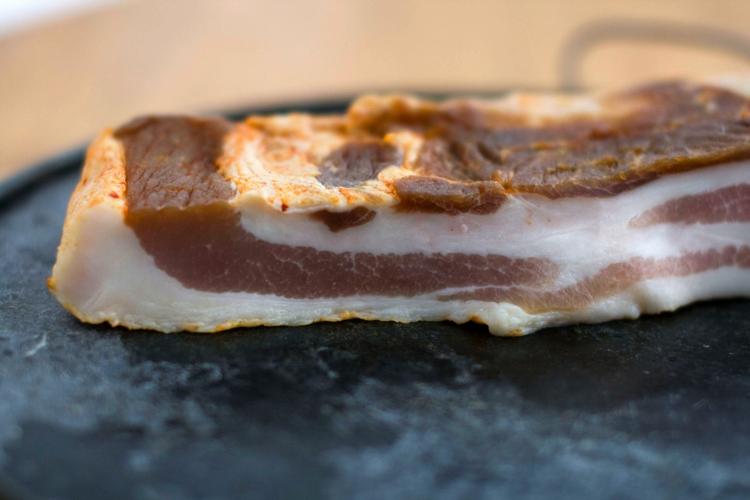 Effektivt. Bacon kan stoppe en næseblødning. Forskerne bag opdagelsen var én af vinderne til Ig Nobel 2014. 