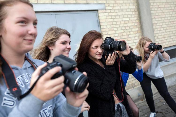 Medieinteresse. En ny fotolinje, en videojournalistiklinje og en computerspillinje har været med til at vende et drastisk faldende elevtal på Himmerlands Ungdomsskole. 