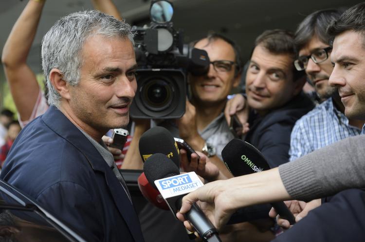 sanktionsmuligheder. Jose Mourinho vil hellere straffe rigmandsklubber med pointtab frem for pengebøder. 