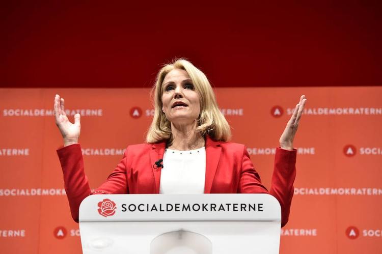 »Med dagpengekommissionens analyser og anbefalinger vil et nyt Folketing hurtigt kunne gå i gang med arbejdet med en ny dagpengereform. Og et nyt dagpengesystem vil kunne træde i kraft den 1. januar 2016«, siger Helle Thorning-Schmidt. 