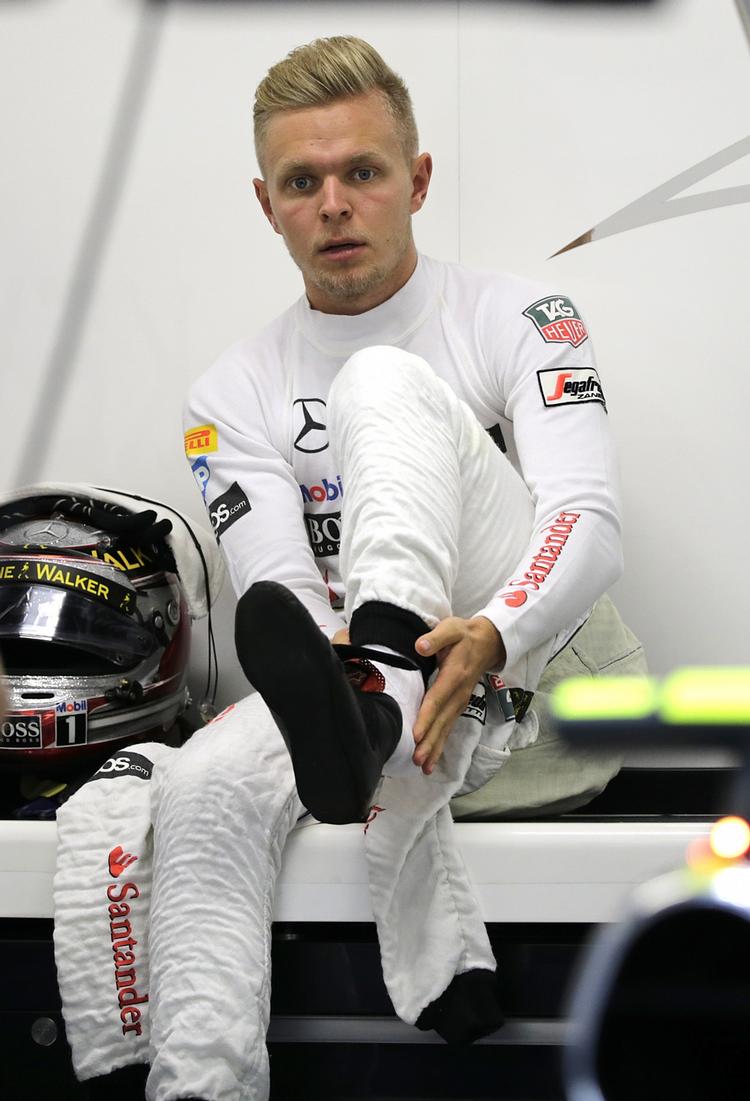 fokus. Kevin Magnussen forbereder sig i pitten før kvalifikationen. 