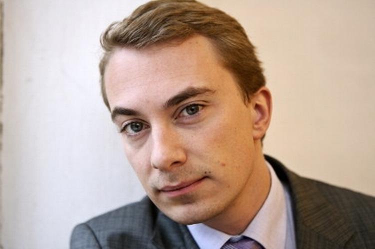 Det er dog ikke første gang, at Dansk Folkepartis stemmesluger meddeler, at han er klar til at sige farvel til EU til fordel for Christiansborg. 