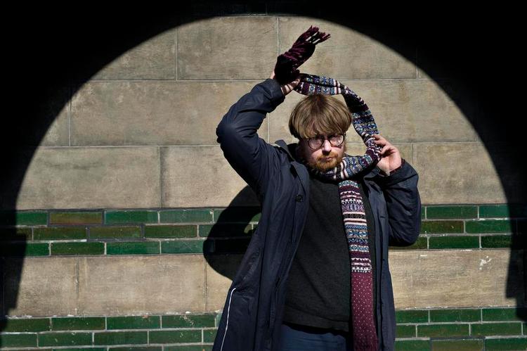 Redningsplanke. »Jo længere jeg har bevæget mig ud ad planken, jo mere har jeg tænkt: Den må hellere holde, for der er ikke andet«, siger musikeren. 