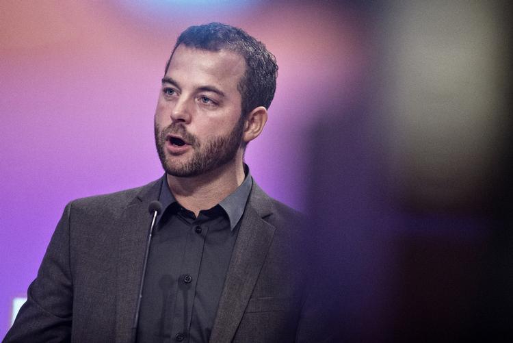 »Det er en regel, der blev indført for mange år siden, og som man sagtens kan argumentere for har overlevet sig selv. Men jeg vurderer altså ikke, at det er noget, der aktuelt kommer til at præge den politiske dagsorden«, svarer Morten Østergaard. 