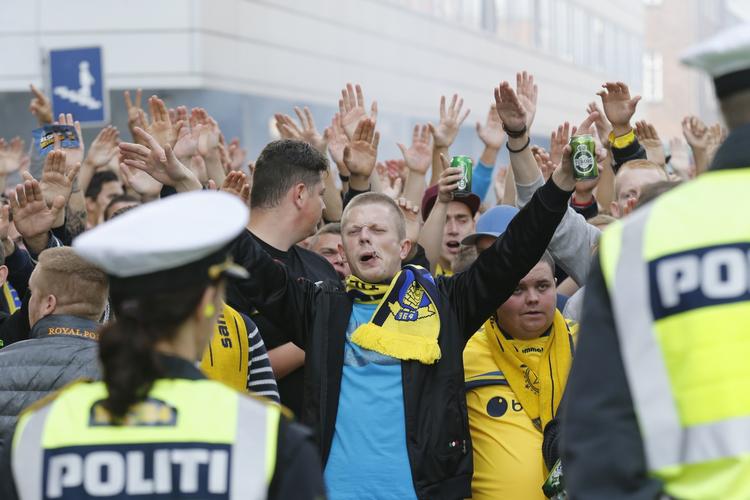 Fodboldbrag. Der plejer at være godt gang i den, når Brøndbys fans kommer til København, og når FCK's fans kommer til Brøndby. 