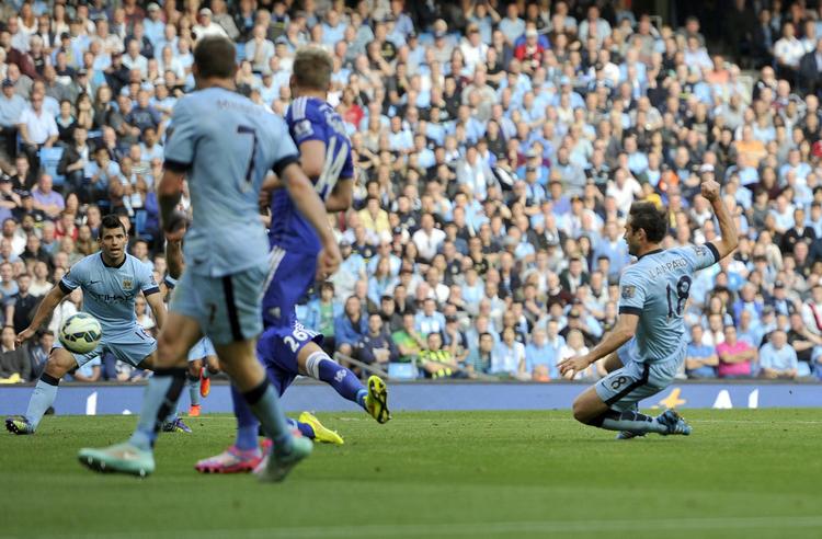 1-1. Med en glidende inderside satte Frank Lampard udligningen ind mod sin tidligere klub. 