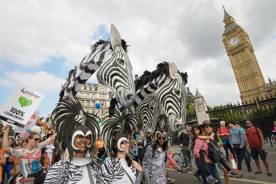 Også i London blev klimakampen markedet. Det anslås at 40.000 mennesker deltog i dagens march. 