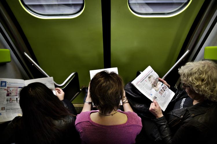 trinbilletter. Klapsædebilletterne er ifølge DSB's hjemmeside for unge, der gerne vil spare penge og har mulighed for at rejse uden for myldretid. I myldretiden er alle sæder optaget, og trappetrin må tages i anvendelse. 