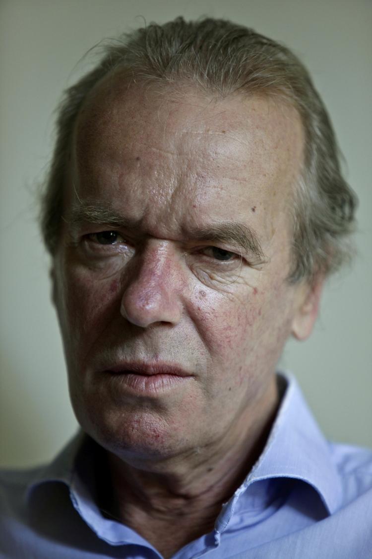 Amis' litterære agent er sikker på, at han om kort tid har et andet tysk forlag til bogen, ligesom han har fundet et andet forlag i Frankrig, hvor anmelderne mener, at der er tale om en rigtig god roman. 