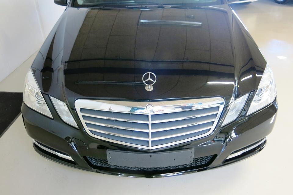 Appel. Mercedes-stjernen nyder stor prestige Det er noget, folk gerne vil betale for. 