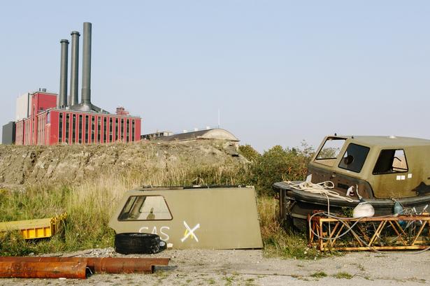 Bag Enghave Brygge ligger kraftværket H. Ørstedsværket. Det er fredet og fungerer stadig. 