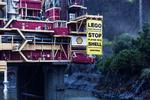 Blæk. Greenpeace indledte 1. juli en kampagne mod Lego i 26 lande på 5 kontinenter. I Danmark brød aktivister ind i Legoland, fyldte en sø med blæk og satte en olieplatform i legoklodser op for at simulere et olieudslip. Bl.a. en viral video har holdt kampagnen i live siden da. 