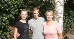 Familietid. Connie Tavnsbæk og hendes to børn Emilie (13) og Andreas (17) har været på højskole fire gange. Børnene får lov til at vælge ferieform og vil afsted år efter år. 