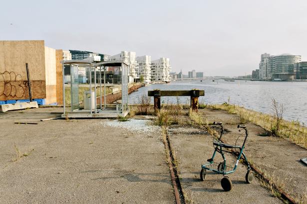 Rækkerne af nye boligbyggerier nærmer sig fra alle sider 