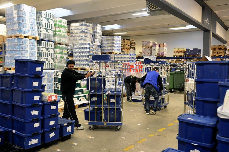betalingsfrit. Chauffører, der kører for Nemlig.com fortæller, at de ikke får løn, når de pakker bilen på lageret i Rødovre, og heller ikke når de skal hjem igen fra dagens sidste kunde. 