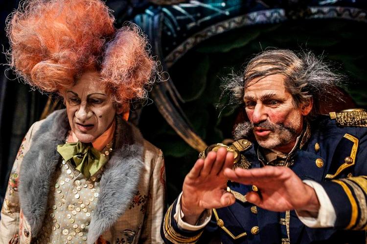 Scenekunst. Ludvig Holbergs klassiker 'Erasmus Montanus' fra 1723 går netop nu på Det Kongelige Teater. Teatret har flere klassikere på programmet i denne sæson, men de statsstøttede teatre opfører færre klassikere og nyklassikere end tidligere. 