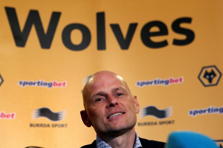 ledelsesstil. Ståle Solbakken var som nyudnævnt træner i Wolverhampton Wanderers et ubeskrevet blad i engelsk fodbold. 